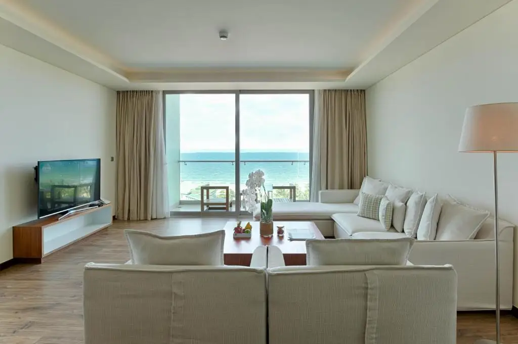 A La Carte Da Nang Beach – 8