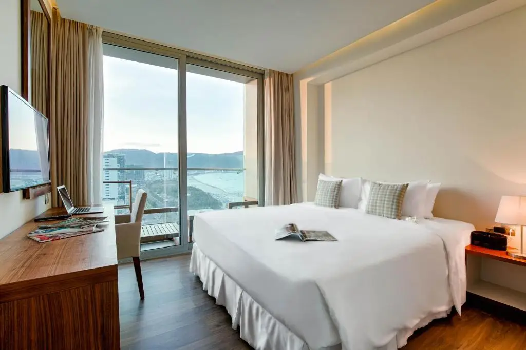 A La Carte Da Nang Beach – 10