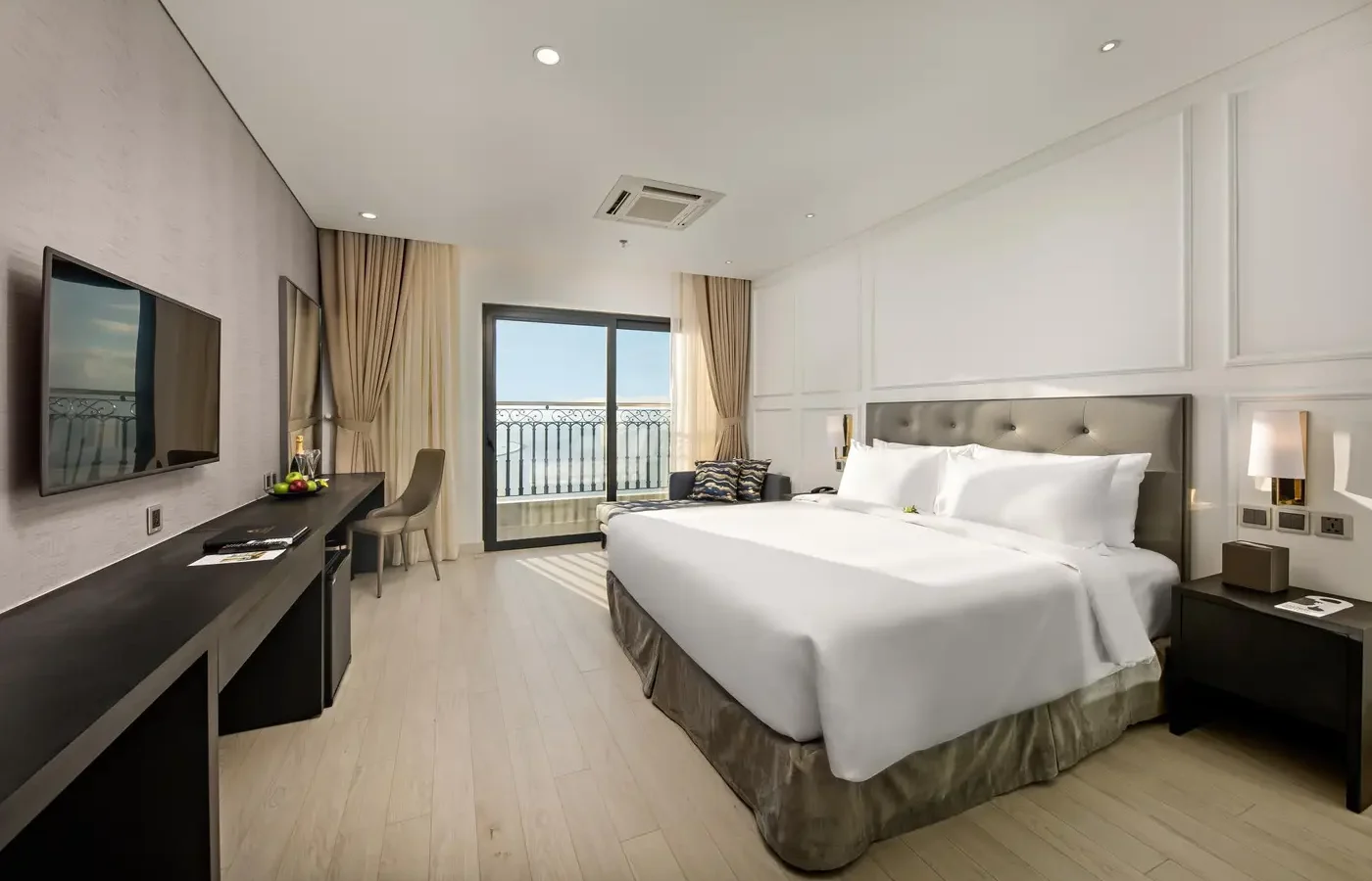 Wyndham Danang Golden Bay – 9