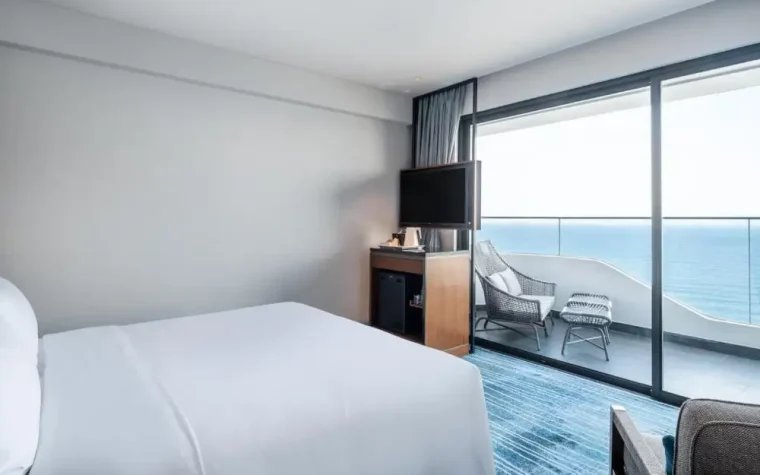 Deluxe Corner Ocean Balcony Double – 1