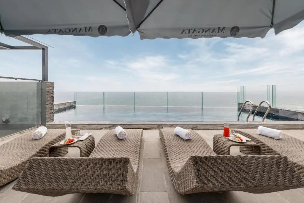 Mangata Beachfront Hotel – 1