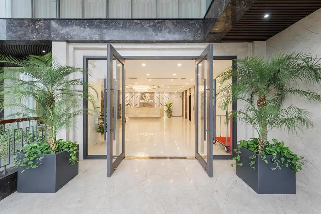 Mangata Beachfront Hotel – 5