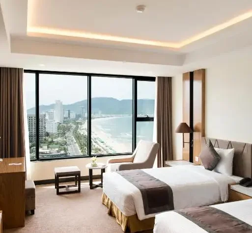 Deluxe Twin City View – 1