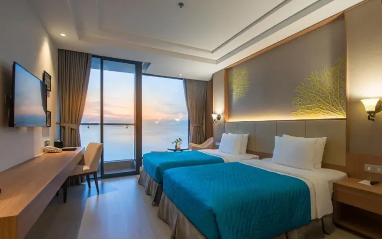 Deluxe Twin Seaview with Balcony – 1