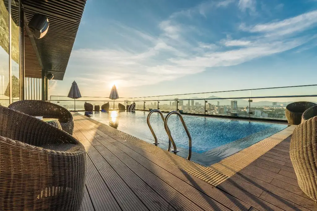 Pavilion Hotel – 4