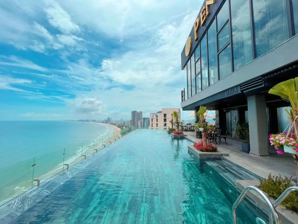 Peninsula Hotel Đà Nẵng – 2