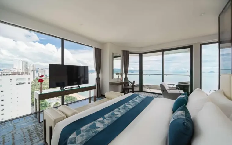 Queen Ann Suite Seaview Balcony – 1